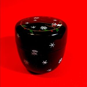 Kwai Yamagata Black Tea Canister w/Christmas Scene
